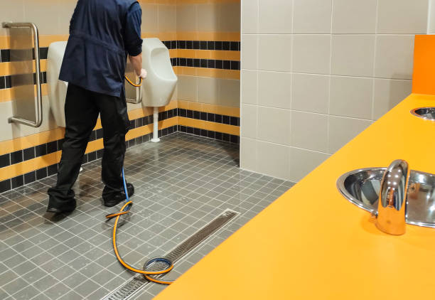 commercial restroom cleaning